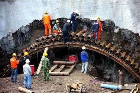 江津隧道钢花管支护案例